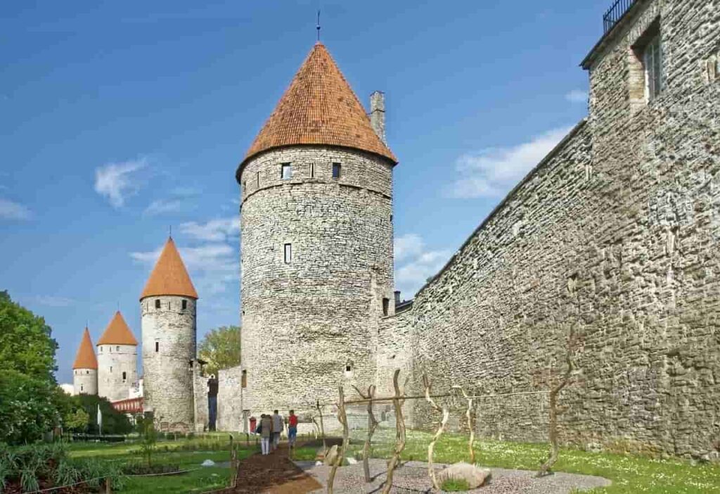 top 10 tourist attractions in tallinn estonia