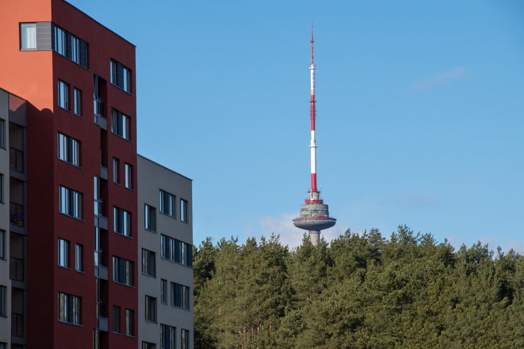 Vilnius TV tower curonian park lithuania desh ke popular destination Hindi me